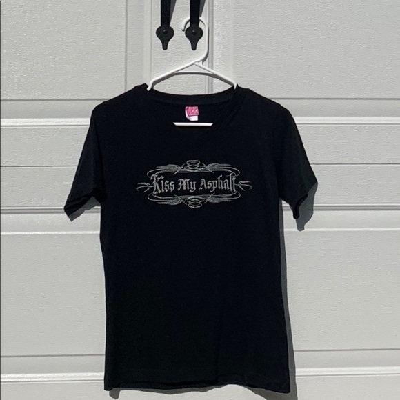 V-Neck “Kiss My Asphalt” T-Shirt - Picture 3 of 7